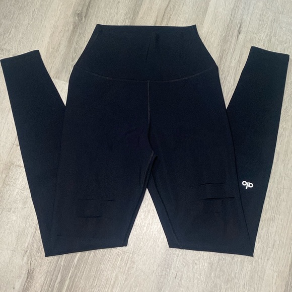 Alo Yoga Ripped Warrior Leggings High Waist 7/8 Length - Picture 4 of 9